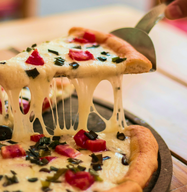 とろ〜りチーズのピザ